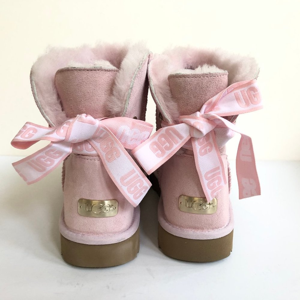 UGG WOMEN MINI CUSTOMIZABLE BOW SEASHELL PINK BOOT